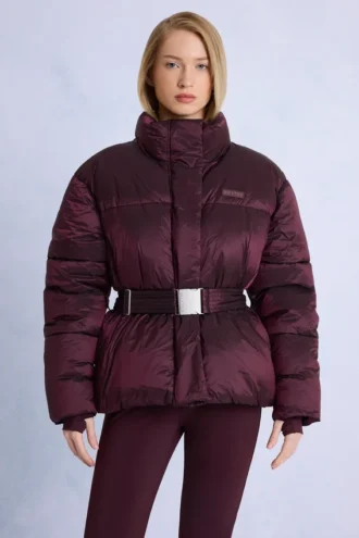Chaqueta de esquí oversize impermeable con cinturón en color burdeos