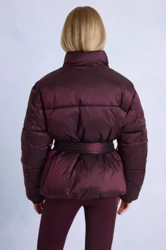 Chaqueta de esquí oversize impermeable con cinturón en color burdeos
