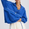 Chaqueta deportiva oversize en cobalto