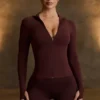Chaqueta intermedia con capucha Soft Active en color chocolate