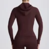 Chaqueta intermedia con capucha Soft Active en color chocolate