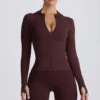 Chaqueta intermedia con capucha Soft Active en color chocolate
