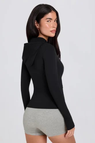 Chaqueta intermedia con capucha Soft Active en negro