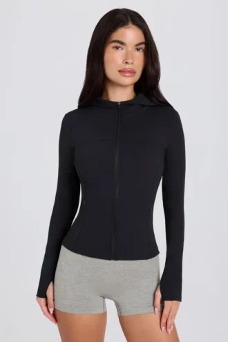 Chaqueta intermedia con capucha Soft Active en negro