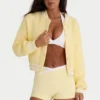 Cárdigan corto de punto con botones en amarillo suave