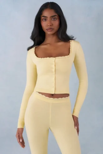 Cárdigan de manga larga de punto Tahlia en amarillo mantequilla