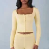 Cárdigan de manga larga de punto Tahlia en amarillo mantequilla