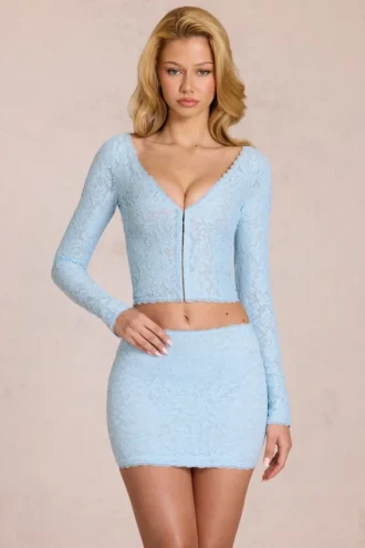 Cárdigan escotado de encaje Odelia en azul polvo