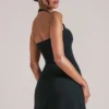 Falda ajustada de talle medio con abertura Tula en negro