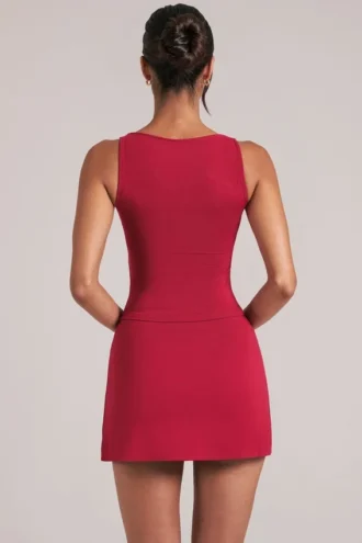 Falda ajustada de talle medio con abertura Tula en rojo cereza