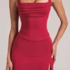 Falda ajustada de talle medio con abertura Tula en rojo cereza