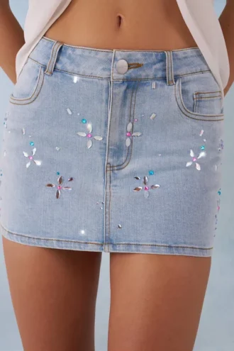 Falda de denim de talle medio Levara en denim claro