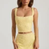Falda de talle bajo con adornos Jianna en amarillo