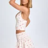Falda de talle bajo con fruncidos y volantes de Nellary con estampado de rosas pequeñas