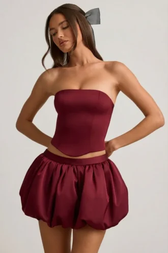 Falda de talle medio con bajo abullonado Clemmy en rojo vino