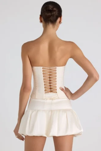 Falda de talle medio con bajo abullonado Matiya en color marfil