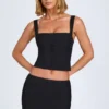 Falda Issa de talle bajo y corte curvo en negro