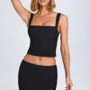 Falda Issa de talle bajo y corte curvo en negro