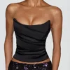 Falda larga de talle medio con adornos y abertura en el muslo Nevara en negro y morado