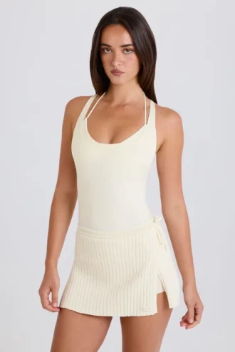 Falda-pantalón cruzada de punto acanalado en color crema