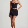Falda plisada de talle bajo con cinturón Velora en negro