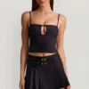 Falda plisada de talle bajo con cinturón Velora en negro