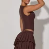 Falda plisada en capas de talle bajo Nada en marrón chocolate