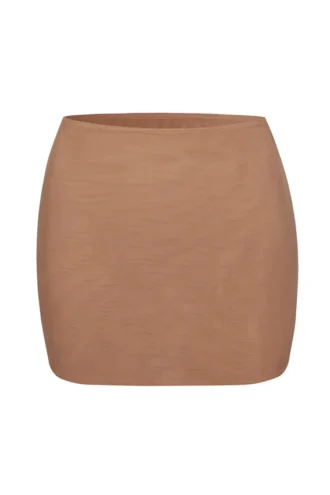 Falda slip micro mini de malla suave y talle bajo de Intimates en color miel