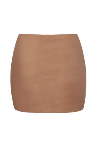 Falda slip micro mini de malla suave y talle bajo de Intimates en color miel