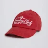 Gorra de béisbol en rojo oscuro
