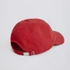 Gorra de béisbol en rojo oscuro