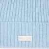Gorro de punto acanalado en azul claro