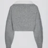 Jersey corto de punto suave con cuello en capas en gris