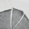 Jersey corto de punto suave con cuello en capas en gris