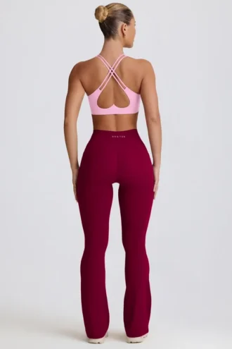Leggings acampanados con cintura en V y bolsillos Soft Active en color burdeos