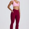 Leggings acampanados con cintura en V y bolsillos Soft Active en color burdeos