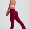 Leggings acampanados con cintura en V y bolsillos Soft Active en color burdeos