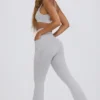 Leggings acampanados con cintura en V y bolsillos Soft Active en gris