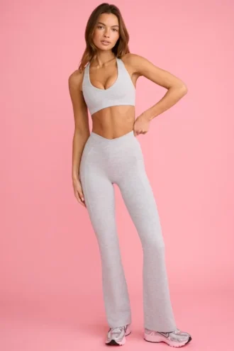 Leggings acampanados con cintura en V y bolsillos Soft Active en gris