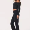 Leggings acampanados Soft Active con cintura en V en negro