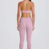 Leggings con estribos y cintura media con vuelta en malva