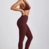 Leggings de cintura alta con canalé de modal Linnea Petite en color espresso