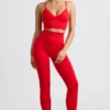 Leggings de cintura alta Define Luxe en rojo