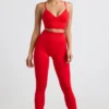 Leggings de cintura alta Define Luxe en rojo