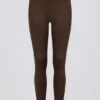 Leggings de jersey cepillado con fruncidos y cintura media en color nueces jaspeado