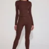 Leggings de jersey con adornos y cintura alta Cassie en marrón chocolate