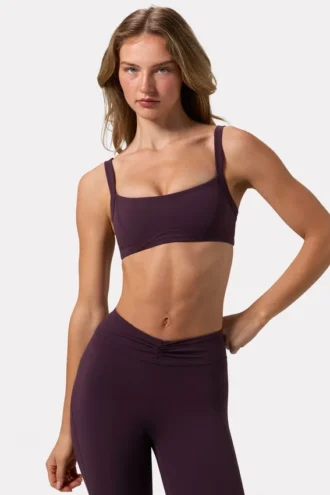 Sujetador deportivo Soft Active con detalles de costuras en color ciruela