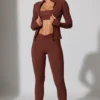 Leggings largos con bolsillos en marrón