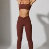 Leggings largos con bolsillos en marrón