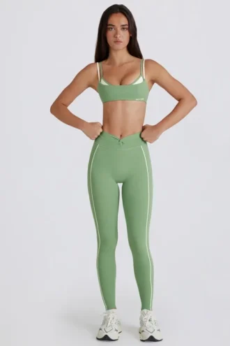 Leggings Soft Active con detalle retorcido en la parte delantera en verde
